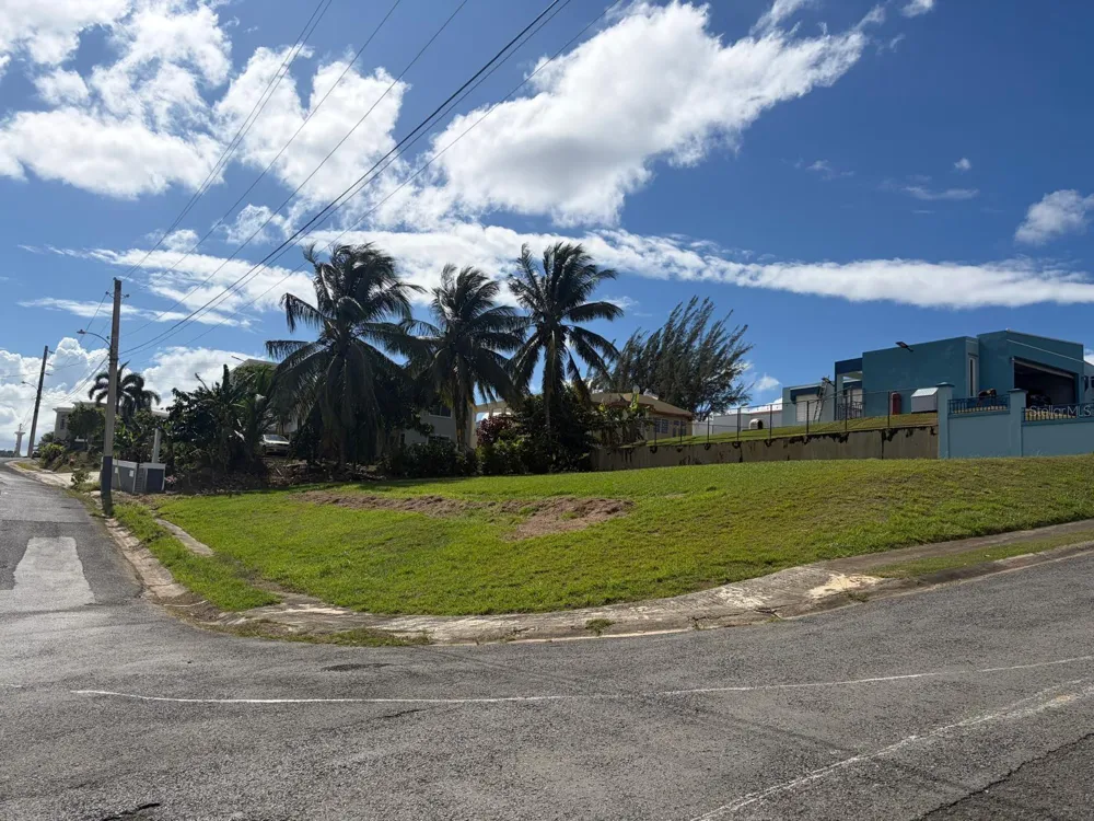 URB COLINAS DEL LAGO Aguada, PR 00602