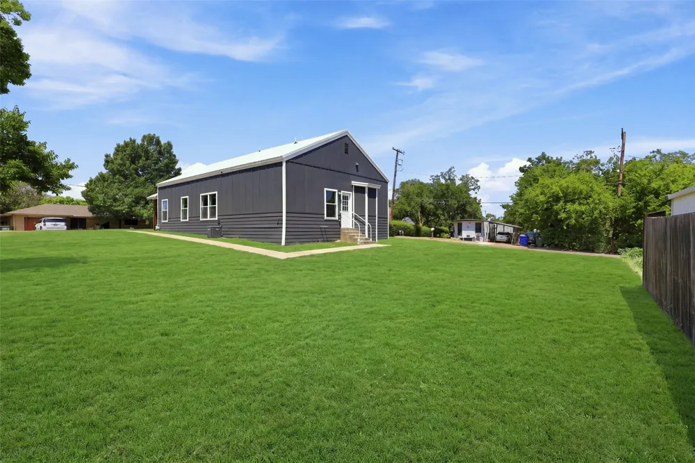 214 D STREET Whitesboro, TX 76273