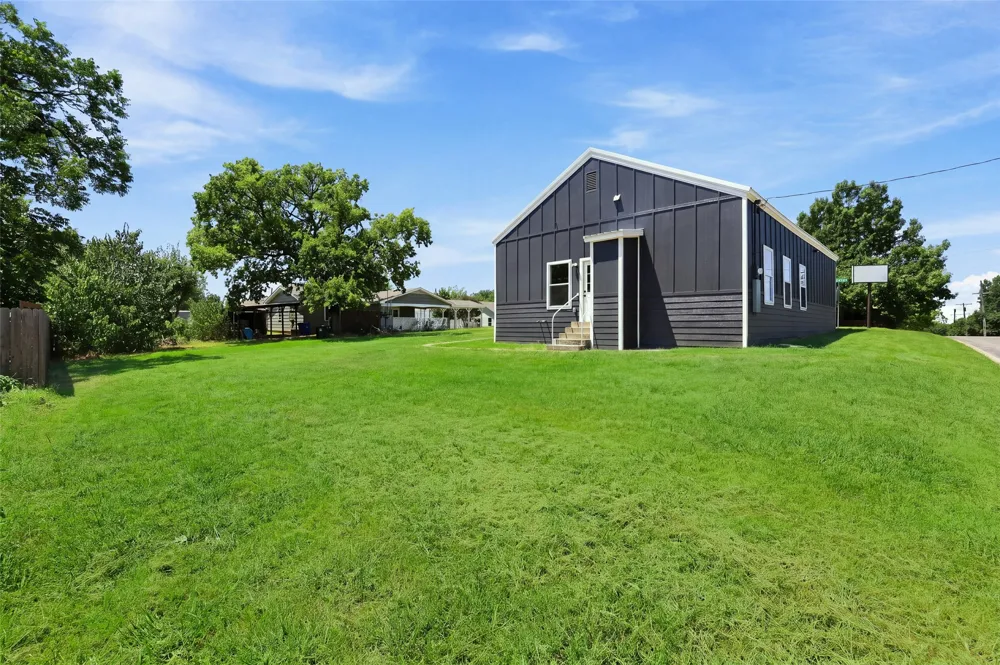 214 D STREET Whitesboro, TX 76273