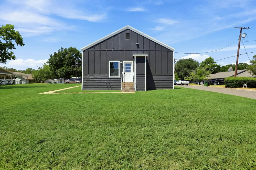 214 D STREET Whitesboro, TX 76273