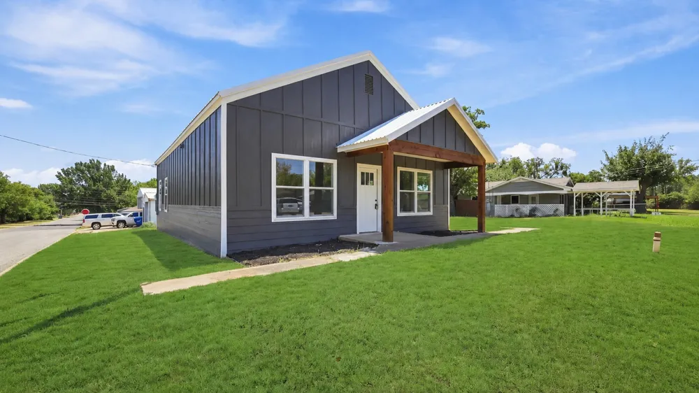 214 D STREET Whitesboro, TX 76273