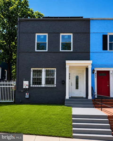 922 47TH STREET NE
