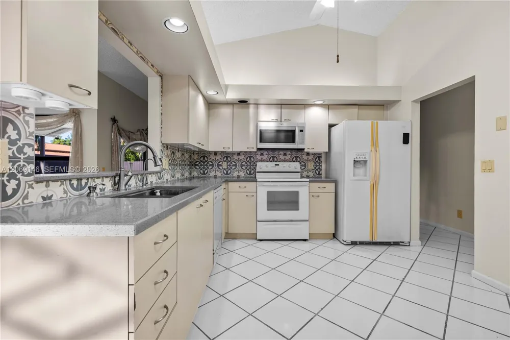 15821 Huntridge Rd Davie, FL 33331