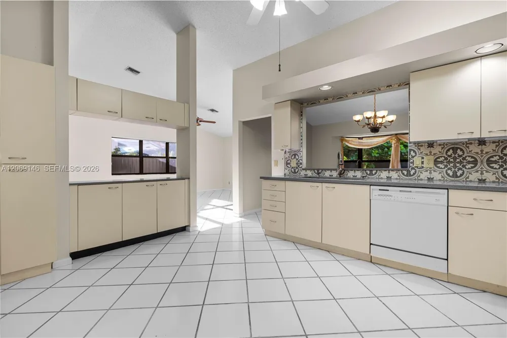 15821 Huntridge Rd Davie, FL 33331