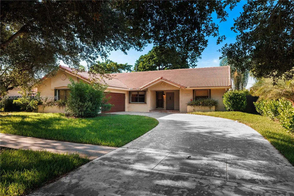 15821 Huntridge Rd Davie, FL 33331