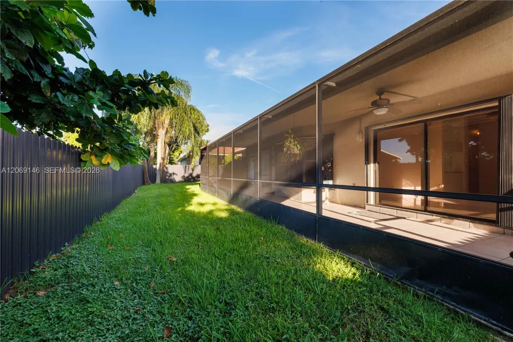 15821 Huntridge Rd Davie, FL 33331