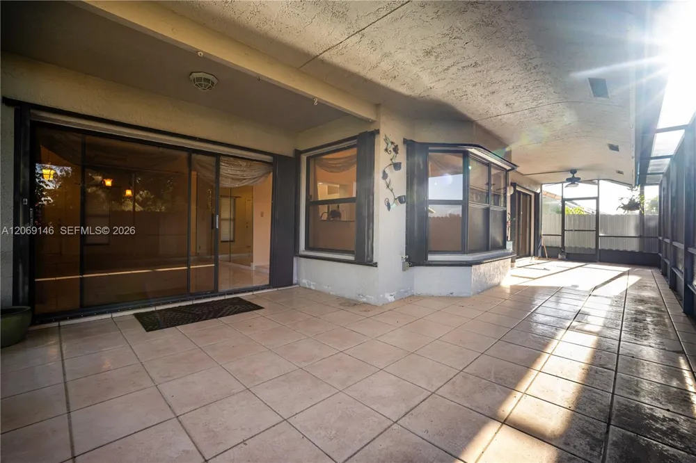15821 Huntridge Rd Davie, FL 33331