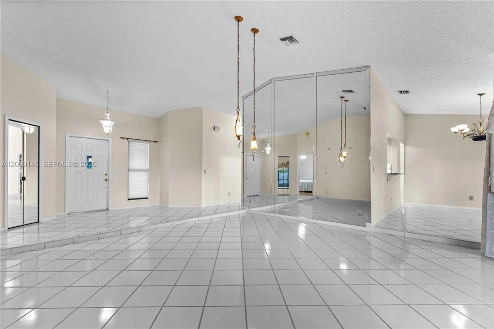 15821 Huntridge Rd Davie, FL 33331