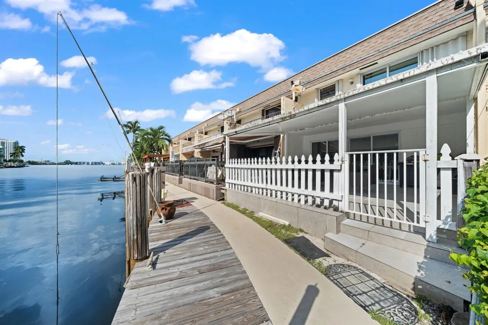 16470 NE 27TH PLACE #35 North Miami Beach, FL 33160