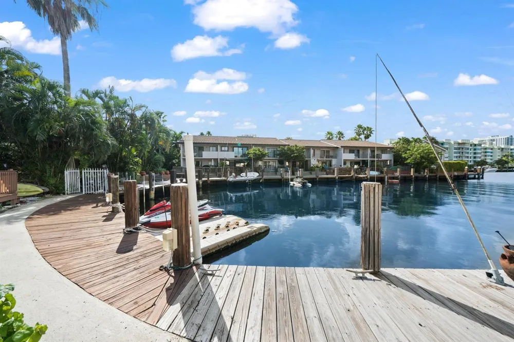 16470 NE 27TH PLACE #35 North Miami Beach, FL 33160