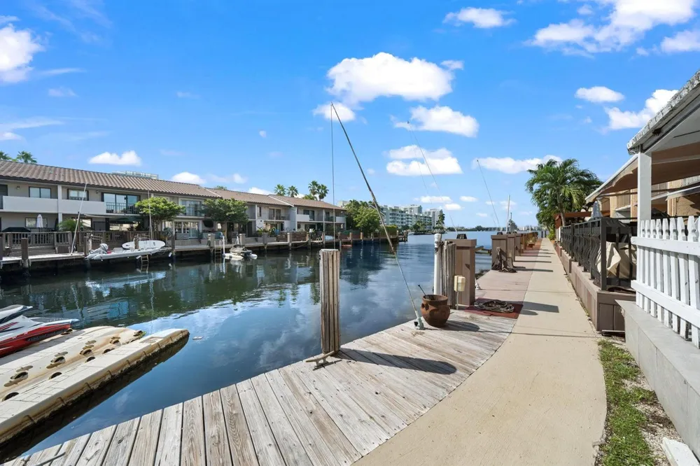 16470 NE 27TH PLACE #35 North Miami Beach, FL 33160