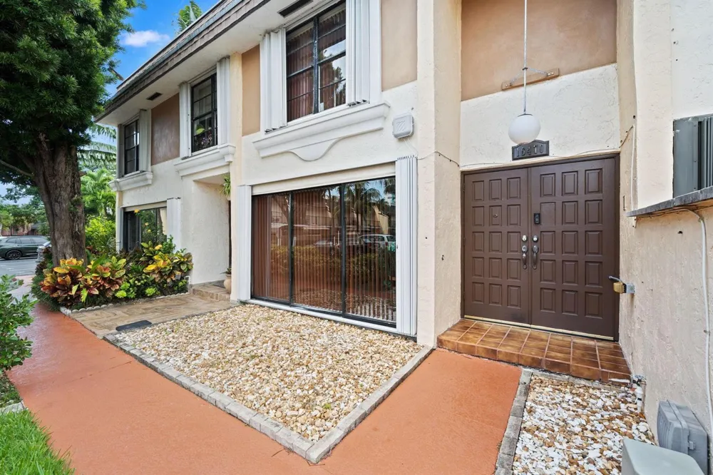 16470 NE 27TH PLACE #35 North Miami Beach, FL 33160