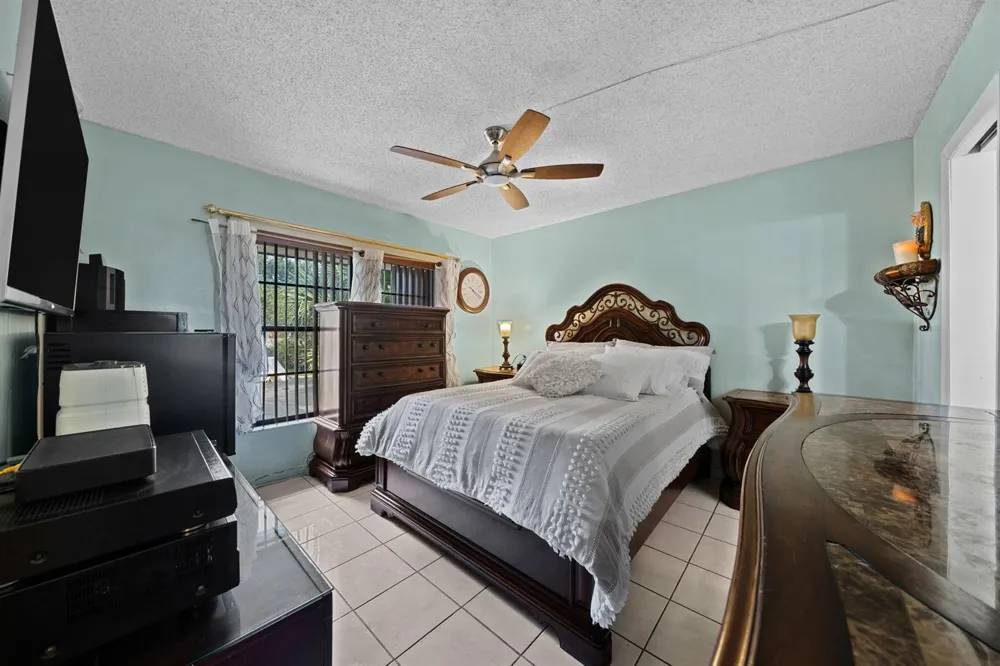 16470 NE 27TH PLACE #35 North Miami Beach, FL 33160