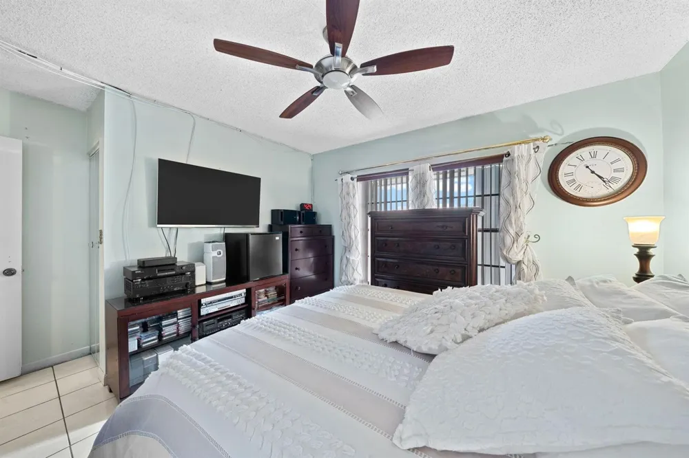 16470 NE 27TH PLACE #35 North Miami Beach, FL 33160