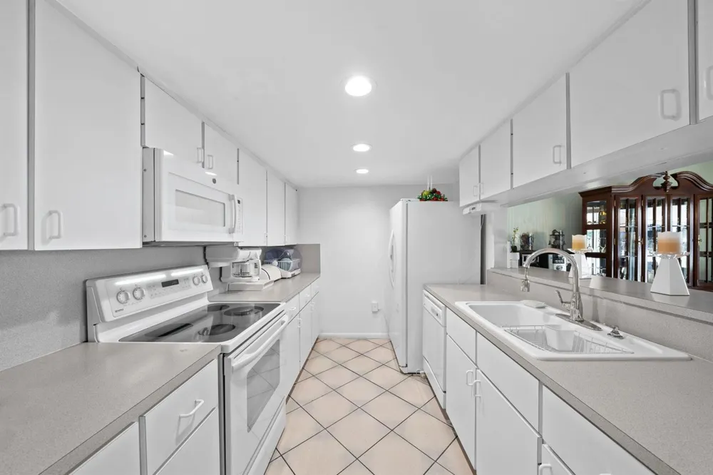 16470 NE 27TH PLACE #35 North Miami Beach, FL 33160
