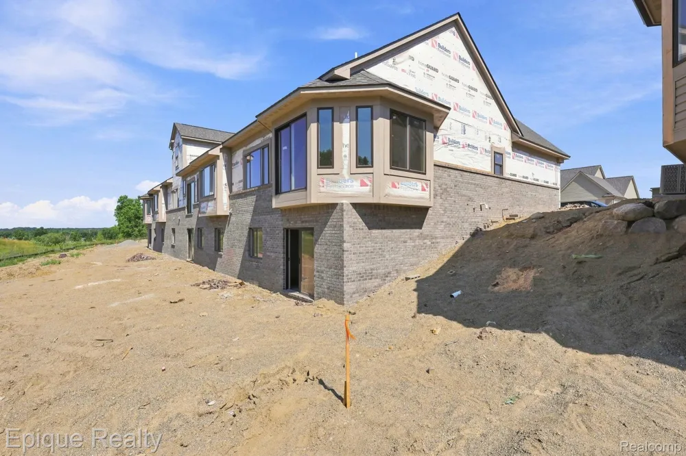 425 Cornerstone Drive #68 Oxford Charter Township, MI 48371