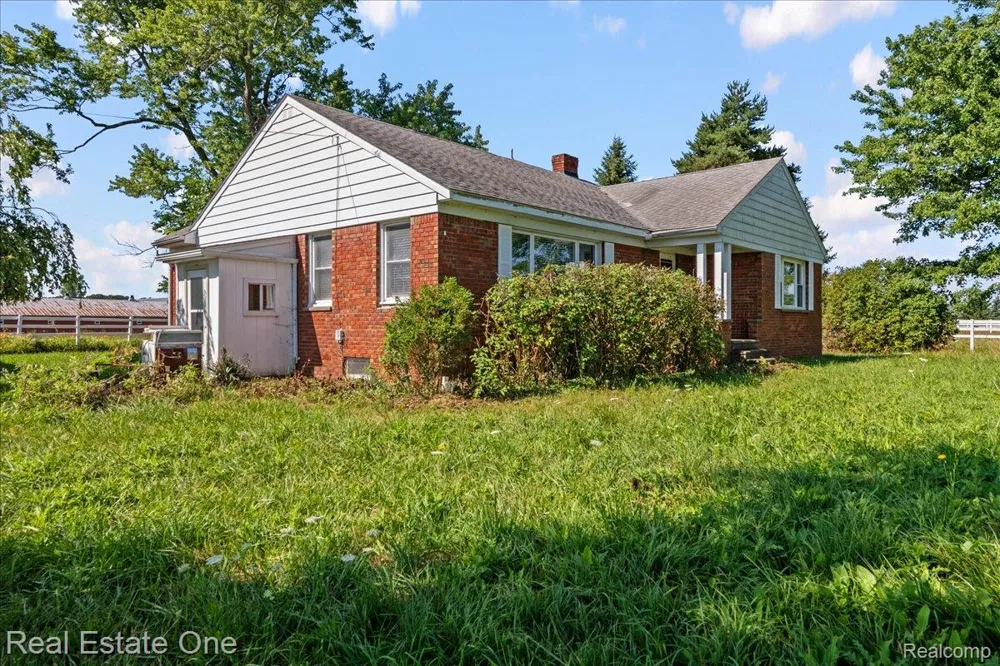 6277 Fred W Moore Highway China Township, MI 48054