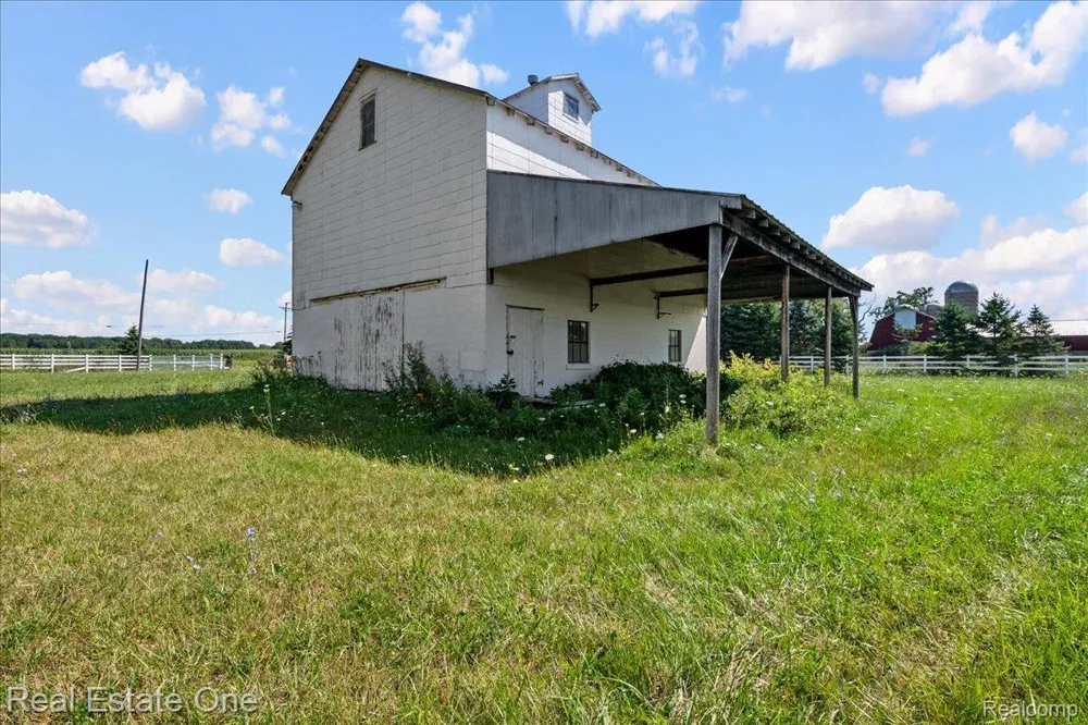 6277 Fred W Moore Highway China Township, MI 48054