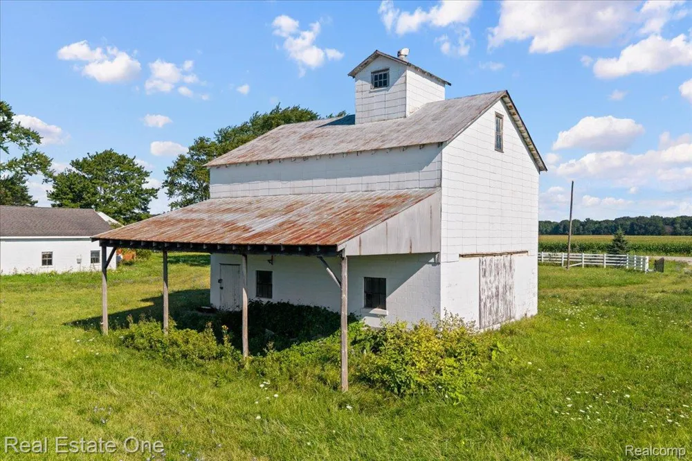 6277 Fred W Moore Highway China Township, MI 48054