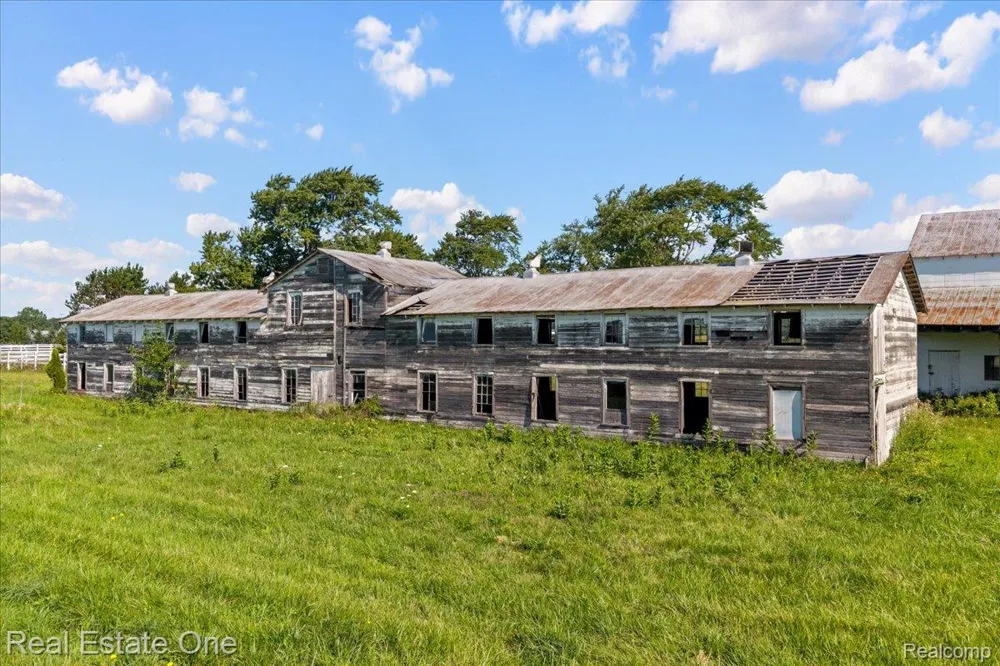 6277 Fred W Moore Highway China Township, MI 48054