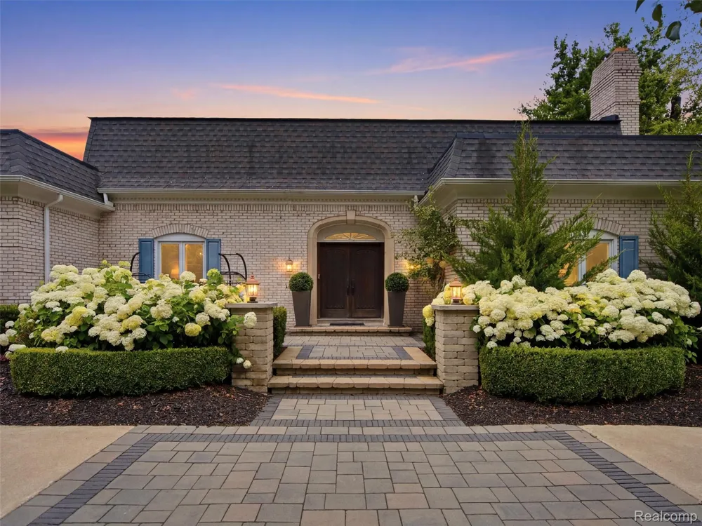1281 Twin Maples Lane Bloomfield Hills City, MI 48301