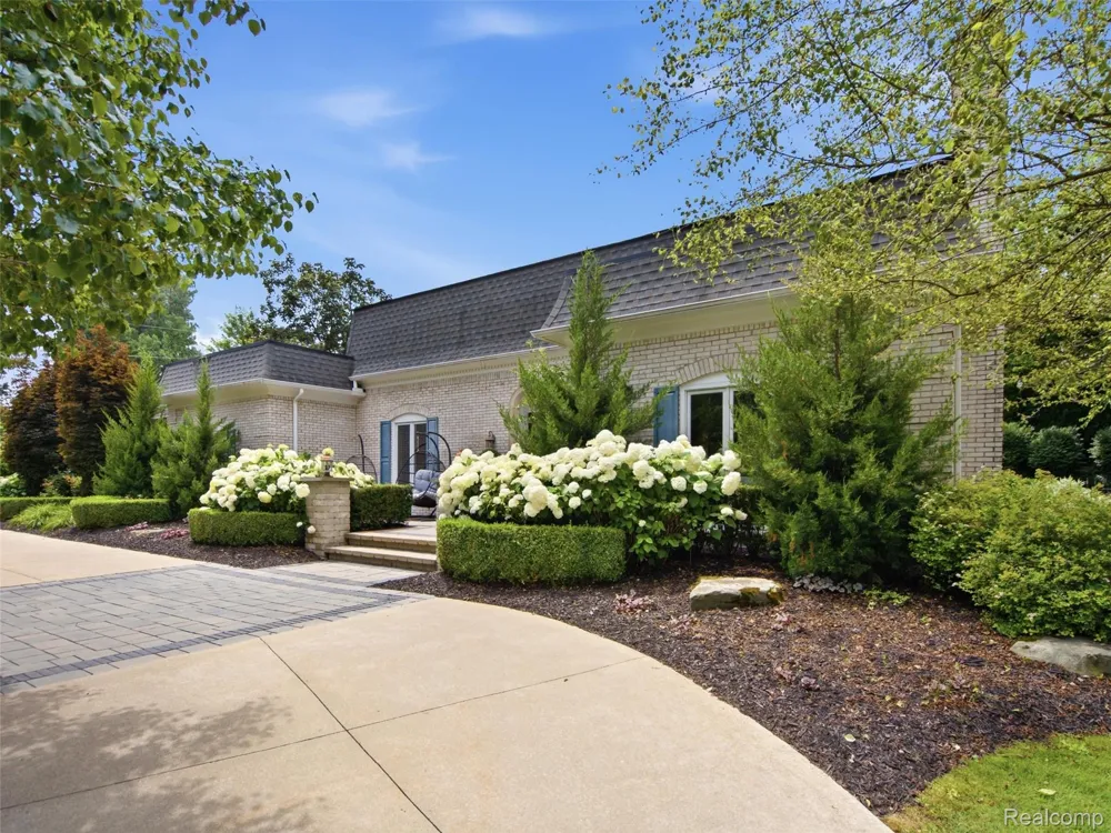 1281 Twin Maples Lane Bloomfield Hills City, MI 48301