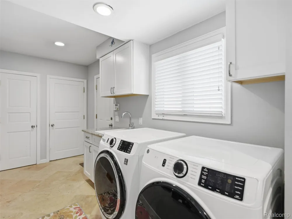1281 Twin Maples Lane Bloomfield Hills City, MI 48301