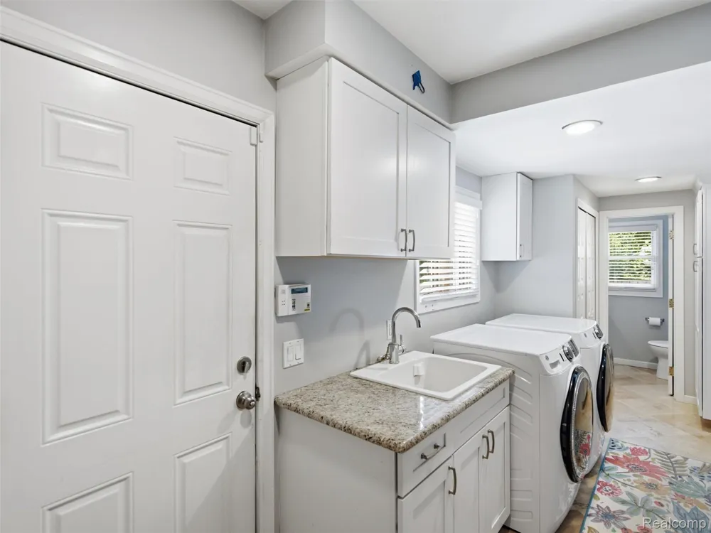 1281 Twin Maples Lane Bloomfield Hills City, MI 48301