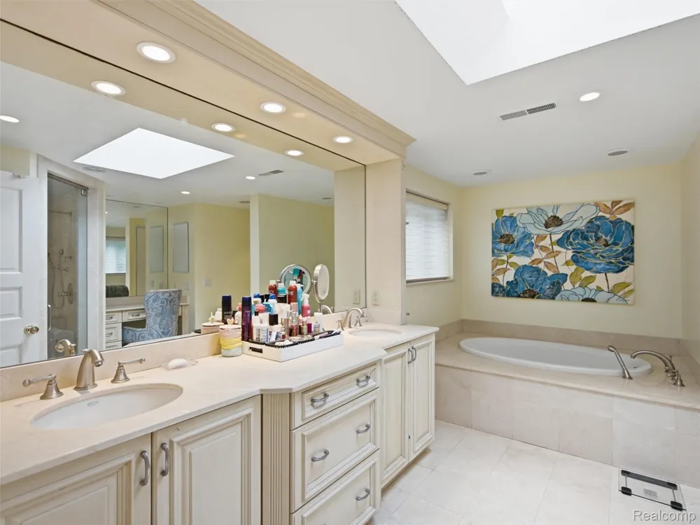 1281 Twin Maples Lane Bloomfield Hills City, MI 48301