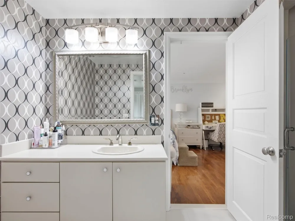 1281 Twin Maples Lane Bloomfield Hills City, MI 48301
