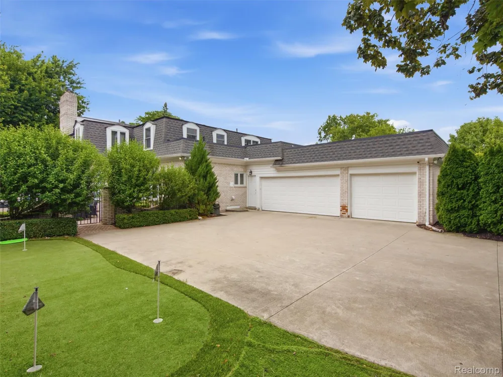 1281 Twin Maples Lane Bloomfield Hills City, MI 48301