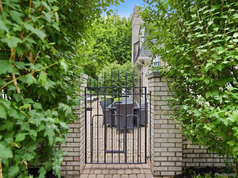 1281 Twin Maples Lane Bloomfield Hills City, MI 48301