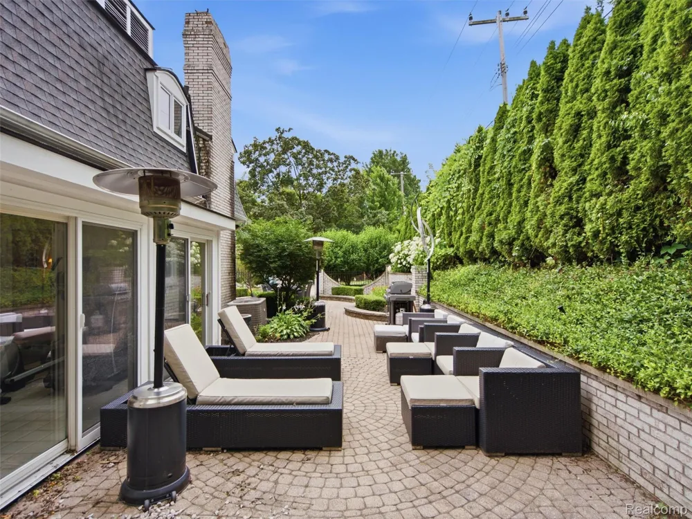 1281 Twin Maples Lane Bloomfield Hills City, MI 48301
