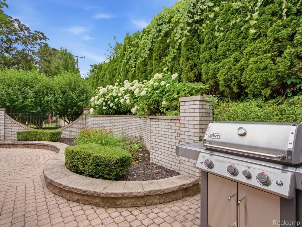 1281 Twin Maples Lane Bloomfield Hills City, MI 48301