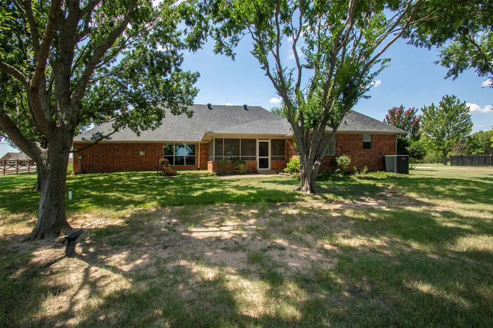 100 Durning Road Van Alstyne, TX 75495