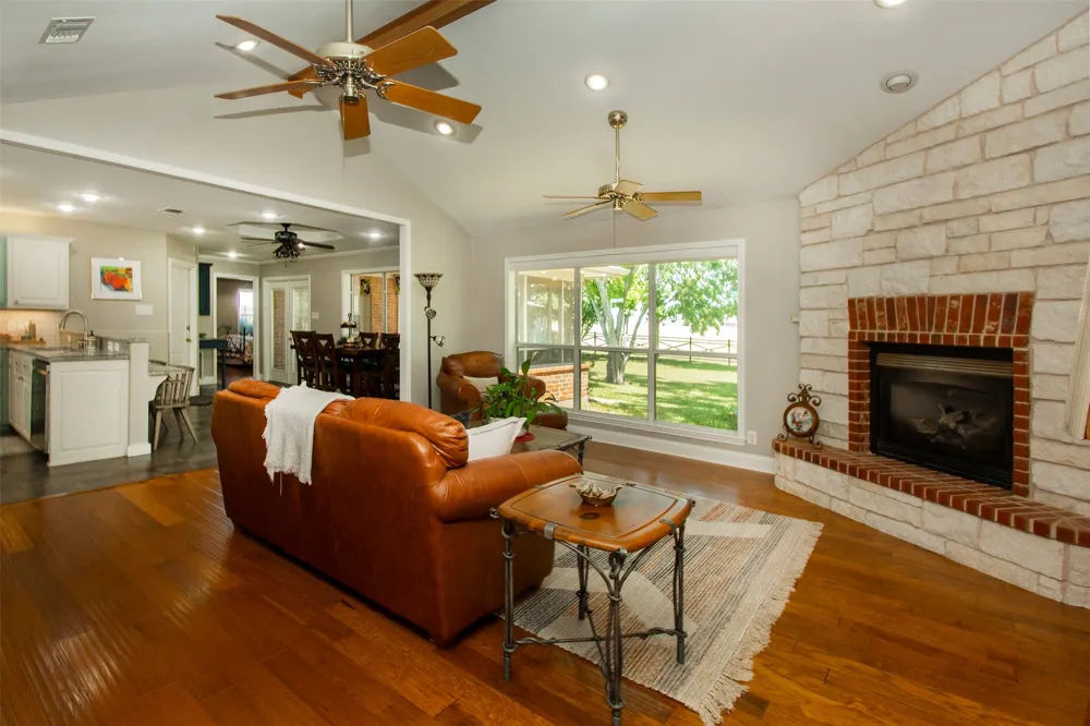 100 Durning Road Van Alstyne, TX 75495