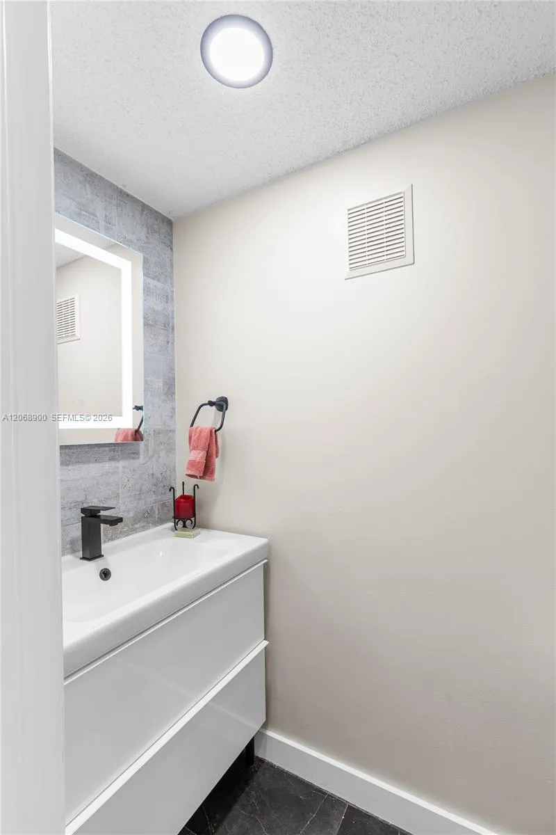 12614 NW 12th Ct Sunrise, FL 33323