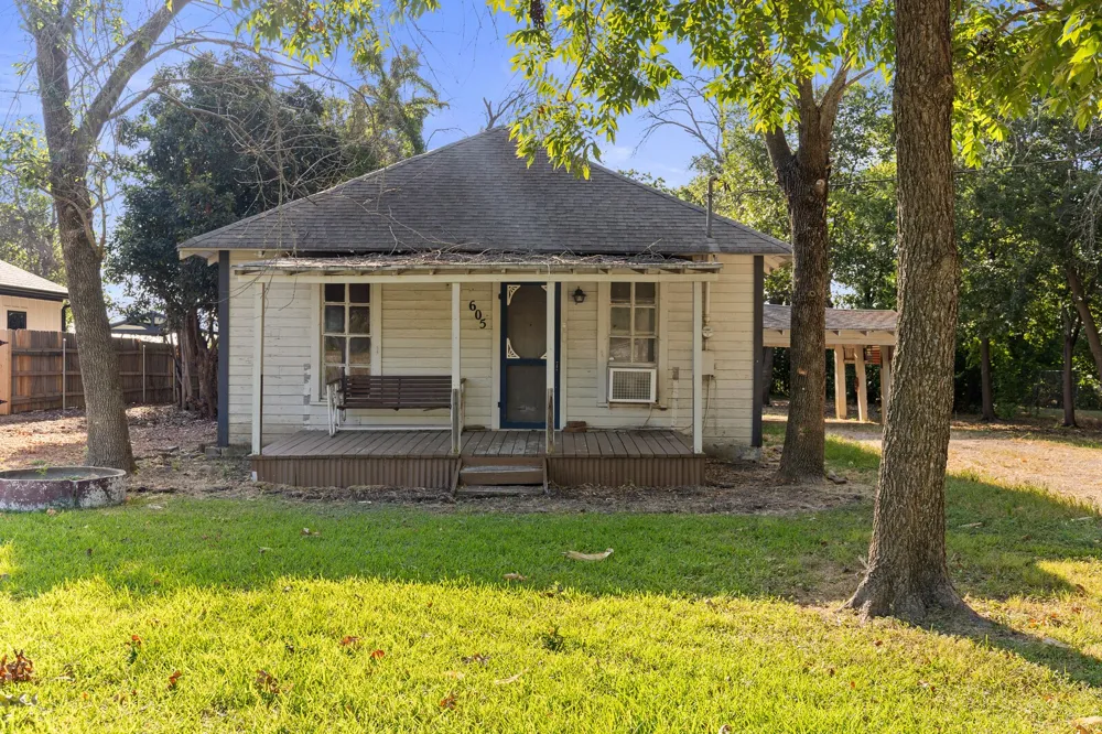 605 S Main West, TX 76691