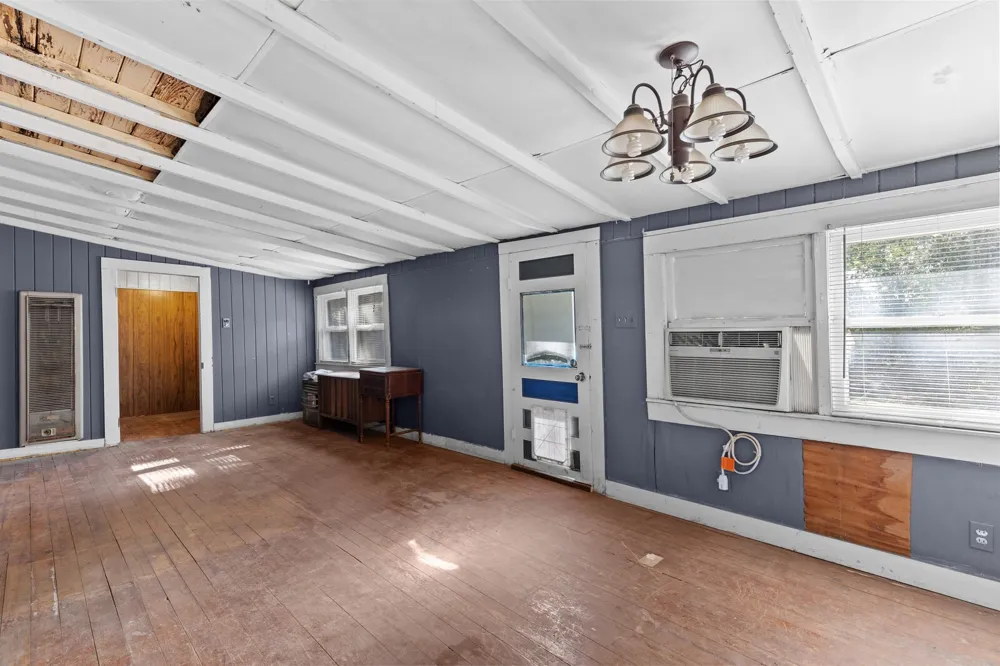 605 S Main West, TX 76691