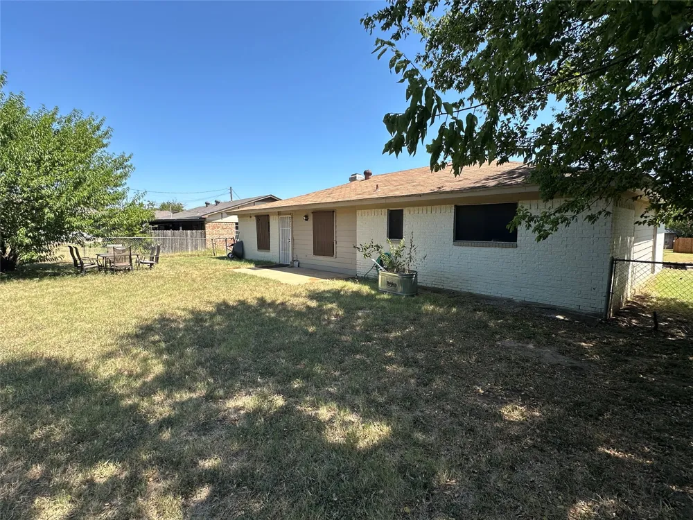 1306 Berry Drive Cleburne, TX 76033