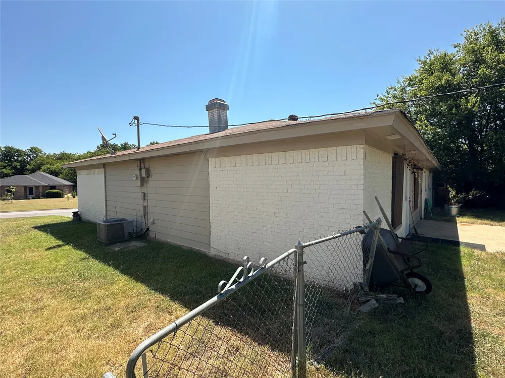 1306 Berry Drive Cleburne, TX 76033