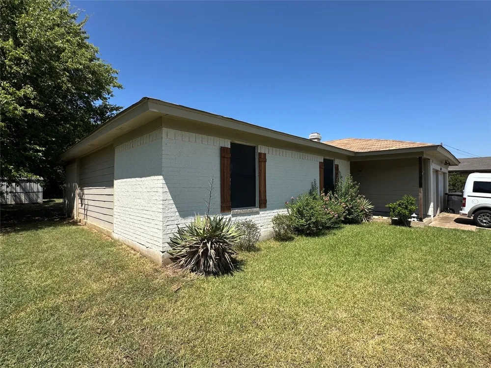 1306 Berry Drive Cleburne, TX 76033