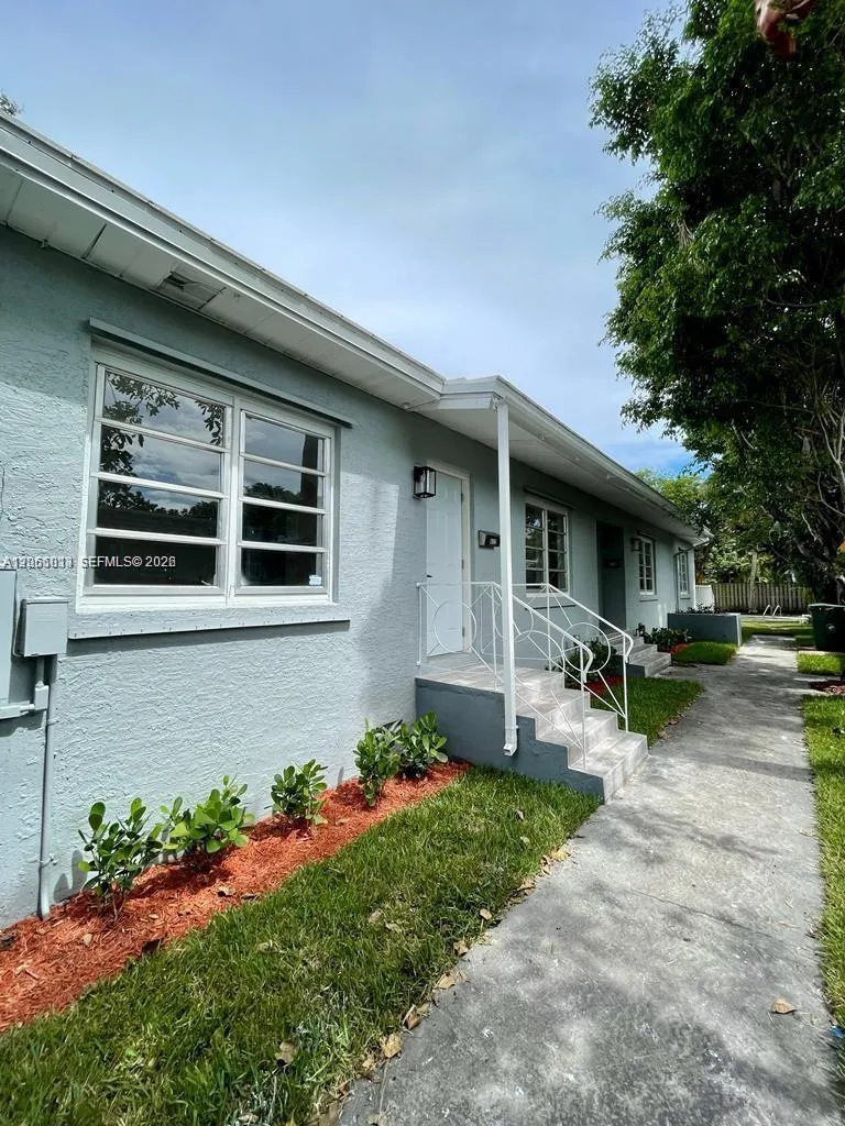 820 SE 12th St #1 Fort Lauderdale, FL 33316