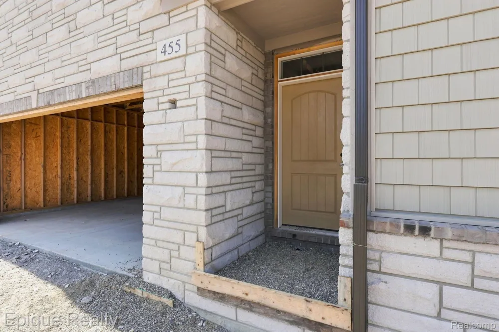 455 Cornerstone Drive Oxford Charter Township, MI 48371