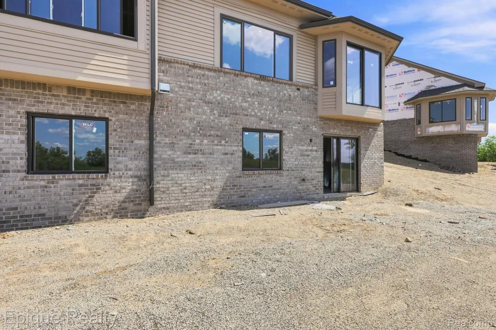 455 Cornerstone Drive Oxford Charter Township, MI 48371
