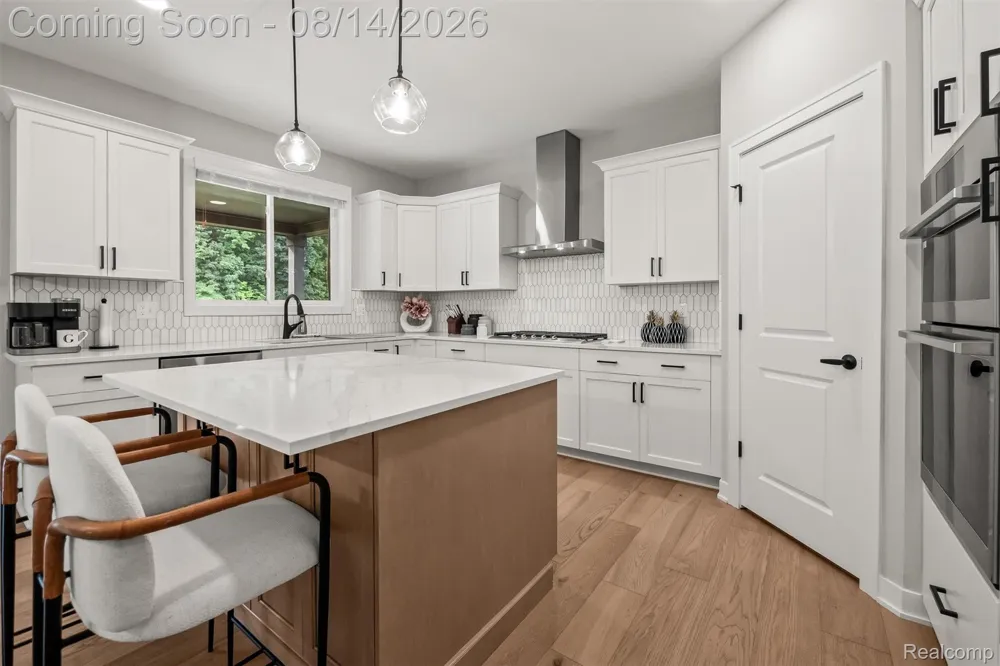 53908 Lawson Creek Drive Shelby Charter Township, MI 48316