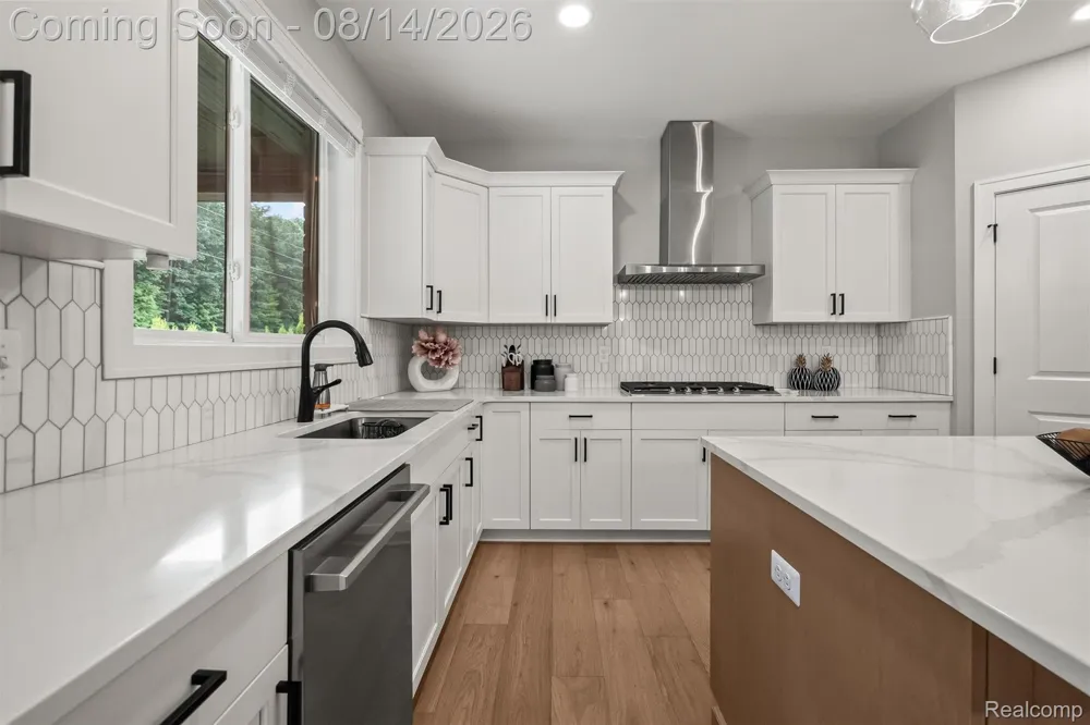 53908 Lawson Creek Drive Shelby Charter Township, MI 48316