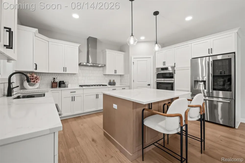 53908 Lawson Creek Drive Shelby Charter Township, MI 48316