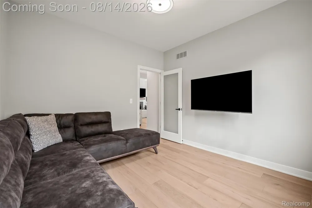 53908 Lawson Creek Drive Shelby Charter Township, MI 48316