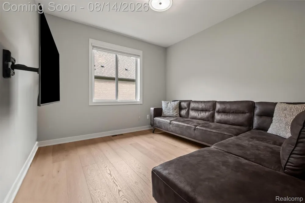 53908 Lawson Creek Drive Shelby Charter Township, MI 48316
